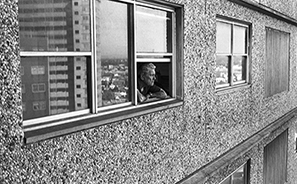 Life on a High Rise Estate : Melbourne : 1986 : Photos : Richard Moore : Photographer